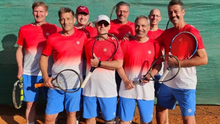 Alle Mann an Board 1.Herren 50 siegen